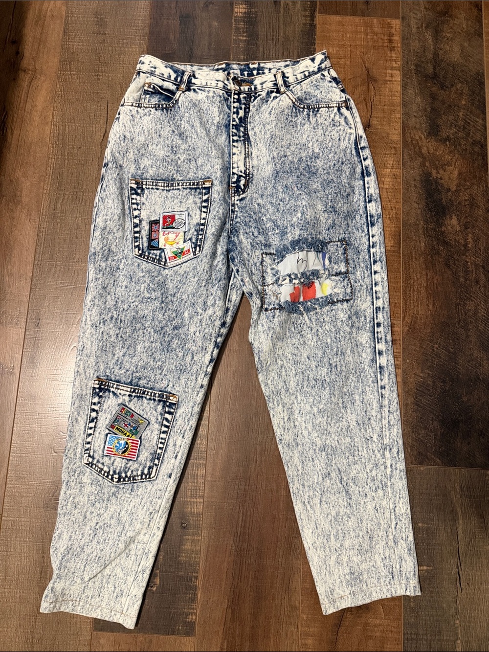 High-Rise‎ Light Acid-Wash Patch Pocket Jeans - Light Blue